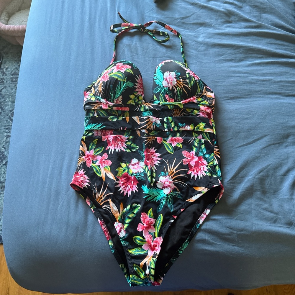 NWOT Shade & Shore Floral One Piece Swimsuit